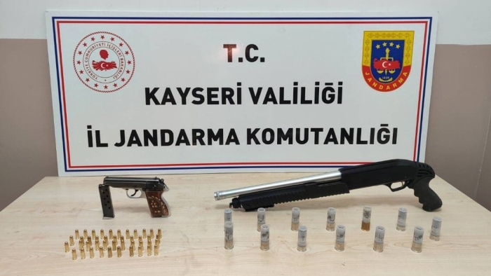 Jandarmadan ruhsatsız silah ve mühimmat ticaretine gözaltı